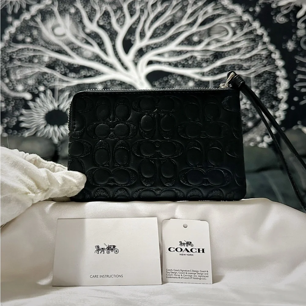 Coach Embossed Black Wristlet new without tags - Picture 8 of 17
